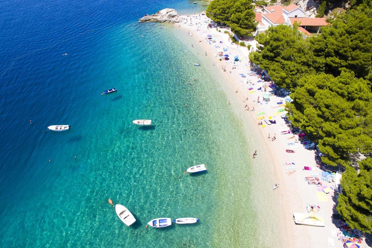 Apartments By The Sea Brela, Makarska - 11821 Esterno foto