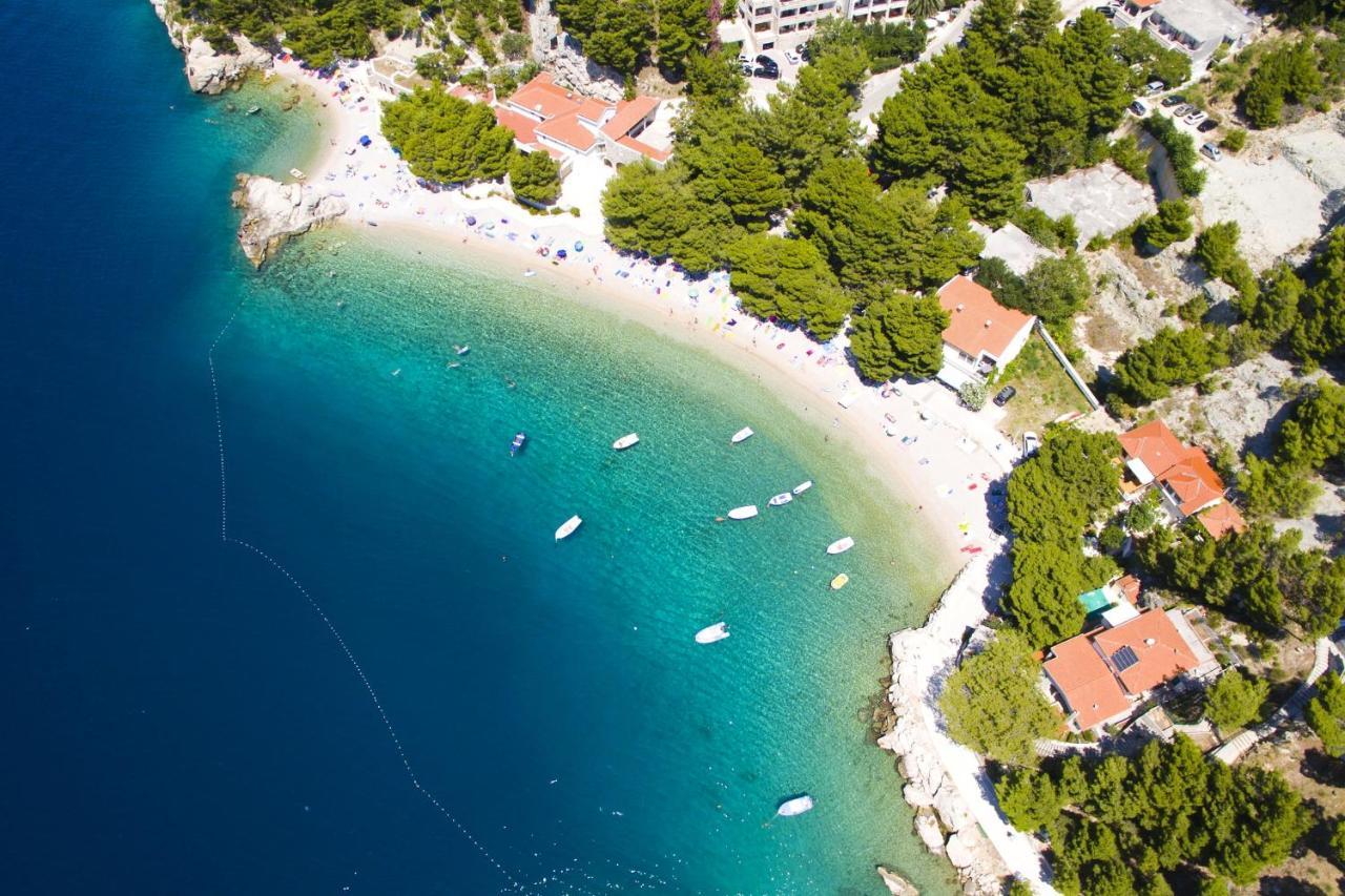 Apartments By The Sea Brela, Makarska - 11821 Esterno foto