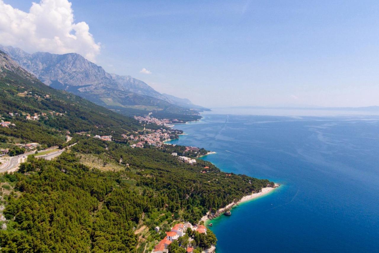 Apartments By The Sea Brela, Makarska - 11821 Esterno foto