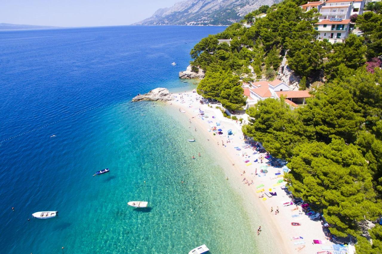 Apartments By The Sea Brela, Makarska - 11821 Esterno foto