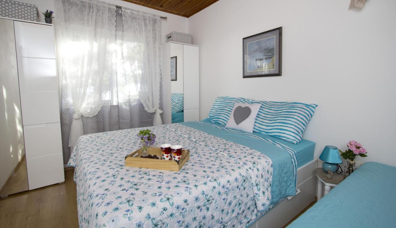 Apartments By The Sea Brela, Makarska - 11821 Esterno foto