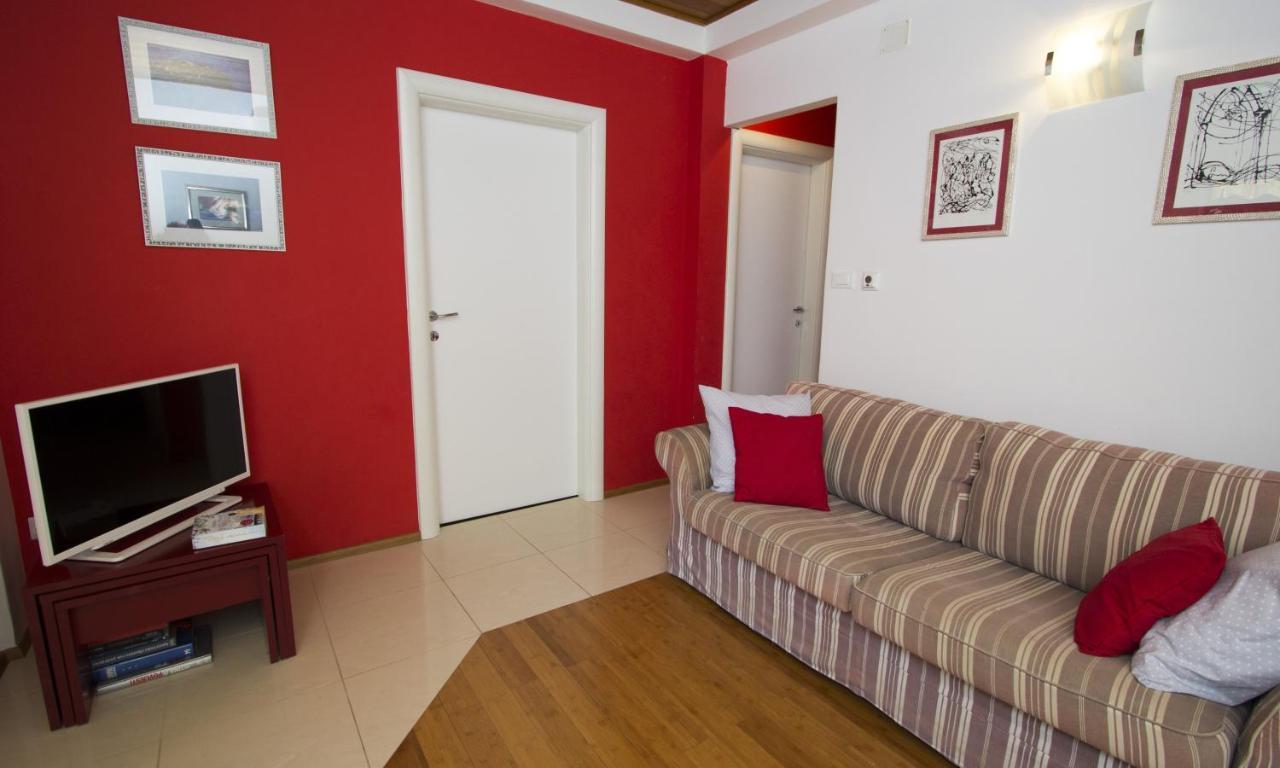 Apartments By The Sea Brela, Makarska - 11821 Esterno foto