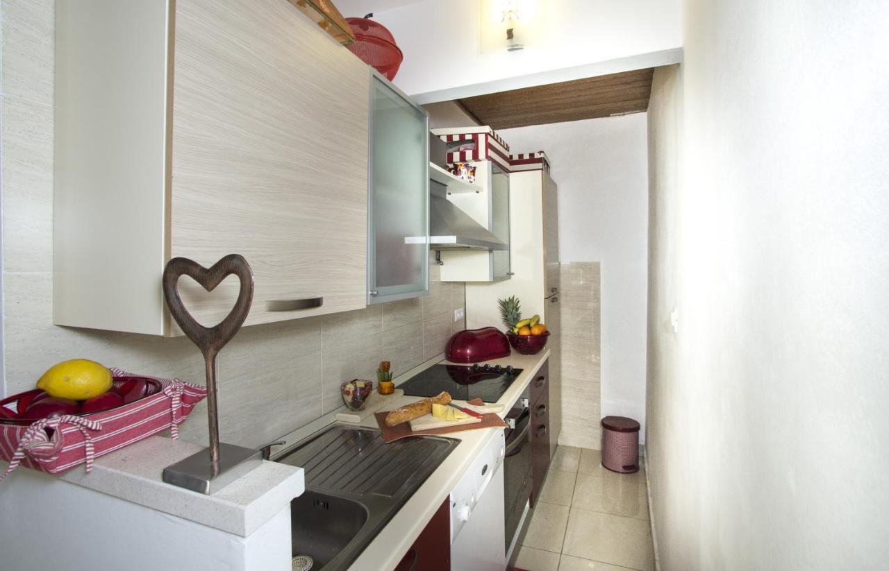 Apartments By The Sea Brela, Makarska - 11821 Esterno foto