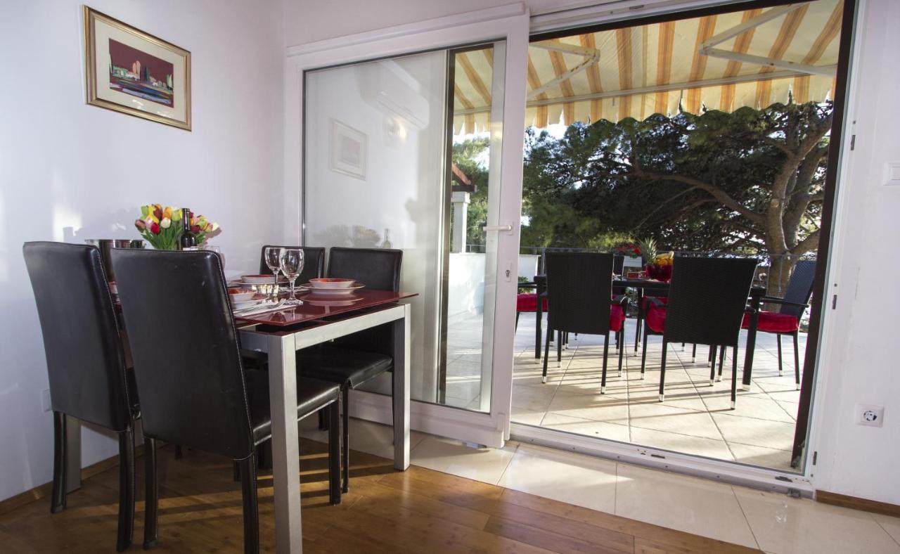 Apartments By The Sea Brela, Makarska - 11821 Esterno foto