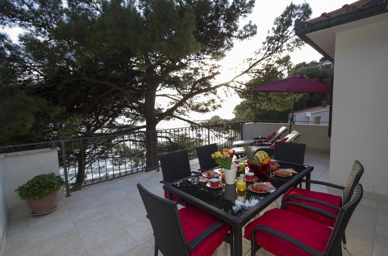 Apartments By The Sea Brela, Makarska - 11821 Esterno foto